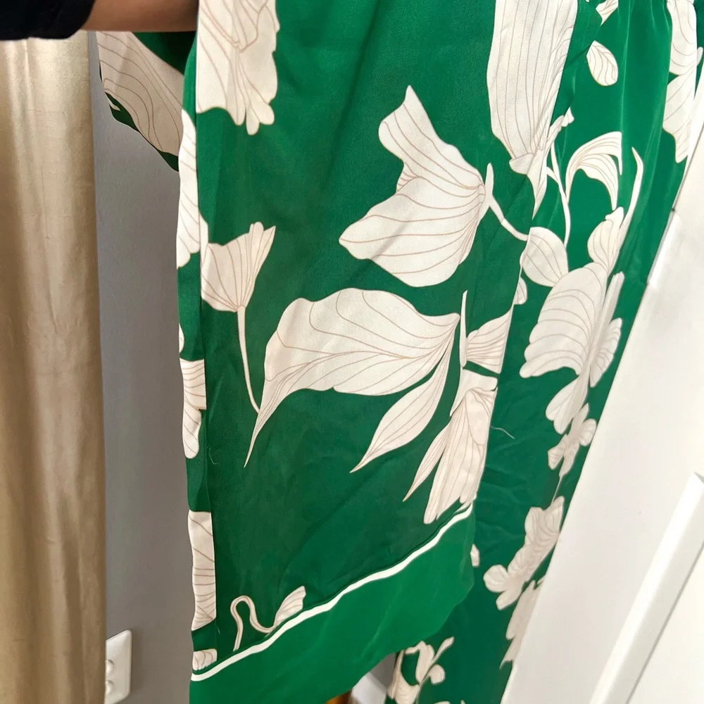 H&M Green Pants with White Leaf Pattern - Picture 4 of 12
